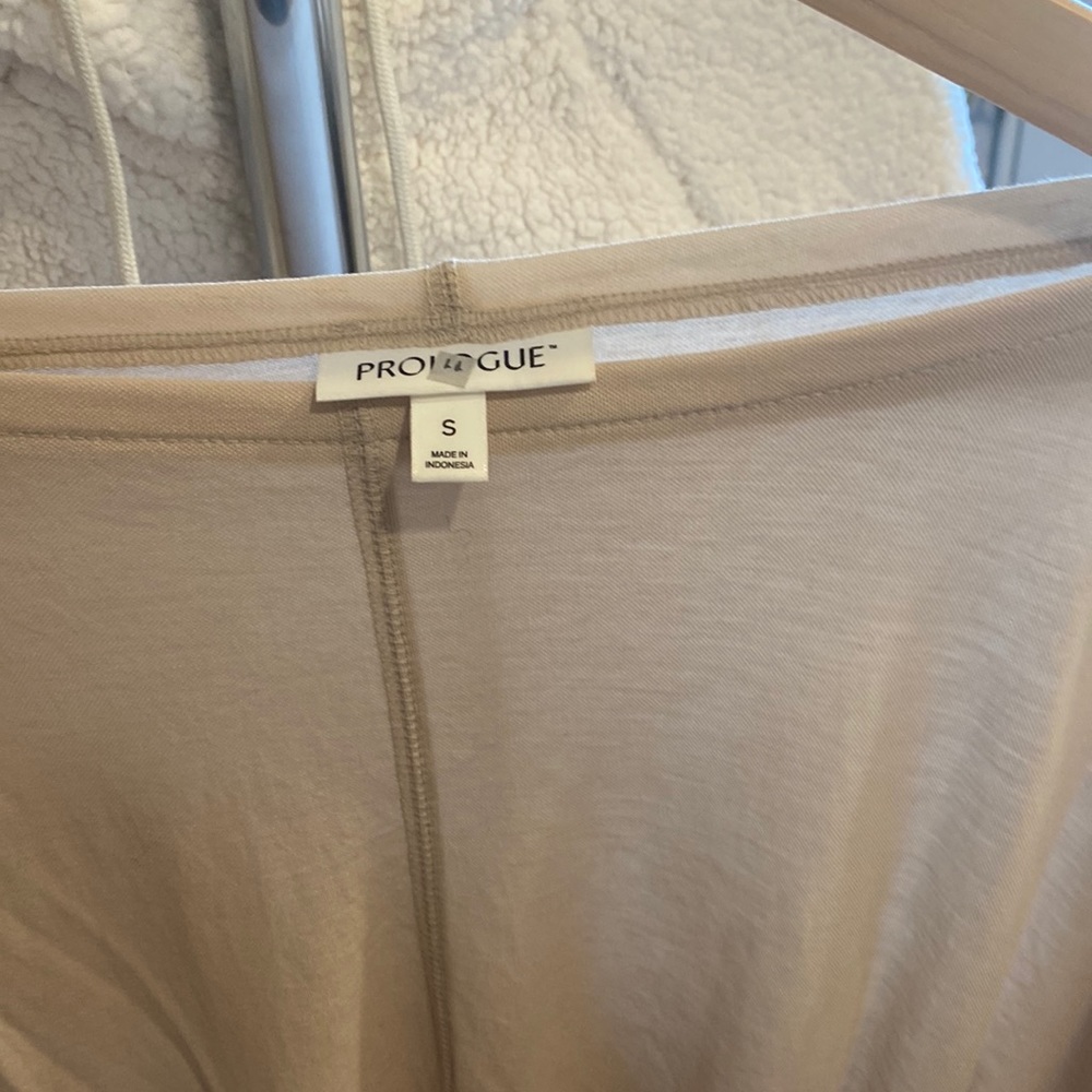 Cute beige peplum top!